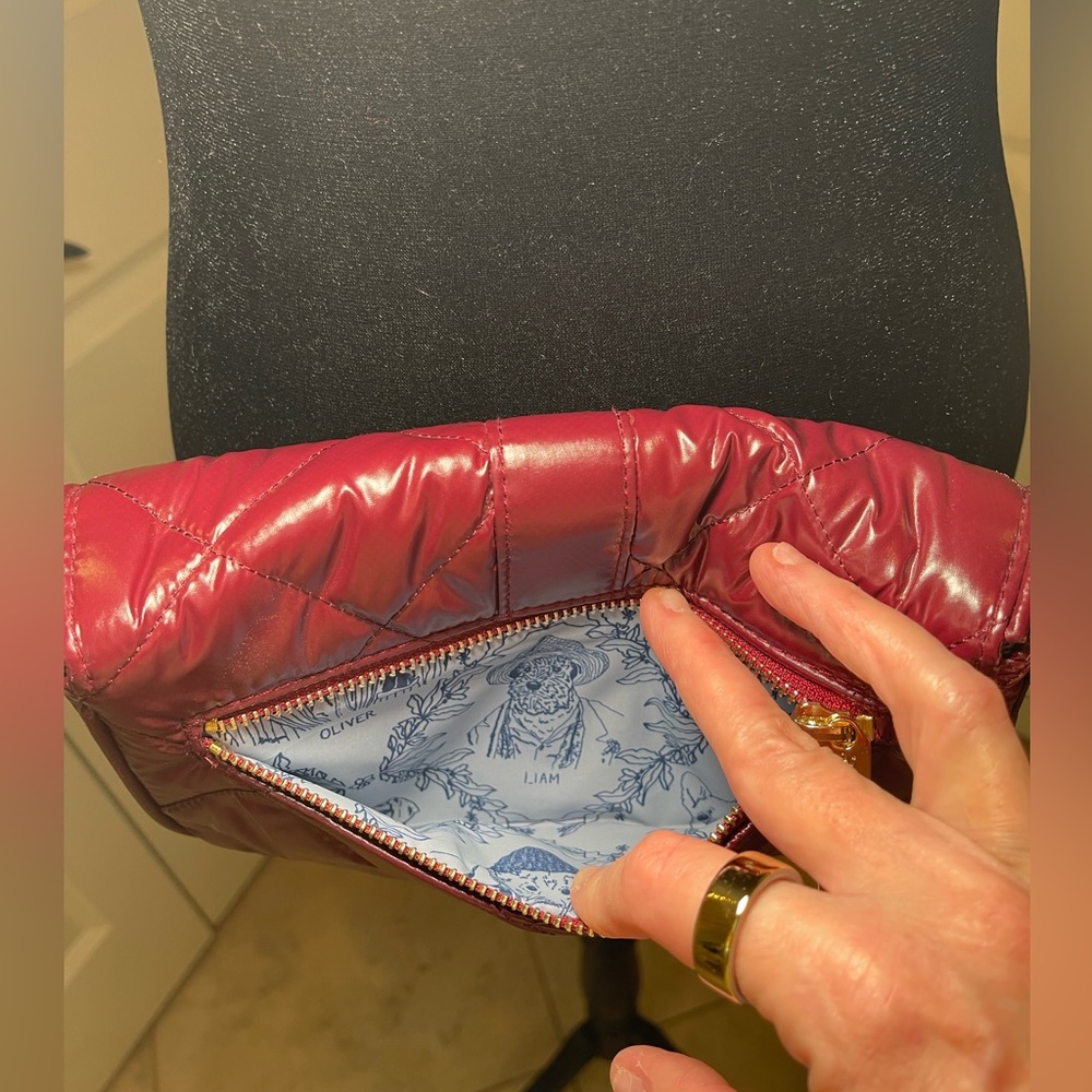 NEW W/OUT TAGS Oliver Thomas Quilted Burgundy/Merlot Crossbody with Gold Chain - Picture 8 of 9